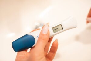 Read more about the article Tanda-tanda Awal Kehamilan Selain Terlambat Menstruasi