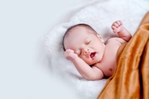 Read more about the article Mengapa Bayi Tersenyum saat Tidur?